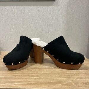 Mudd Women's Size 7.5  Clogs Mules Faux Black Suede Faux Fur Shearling